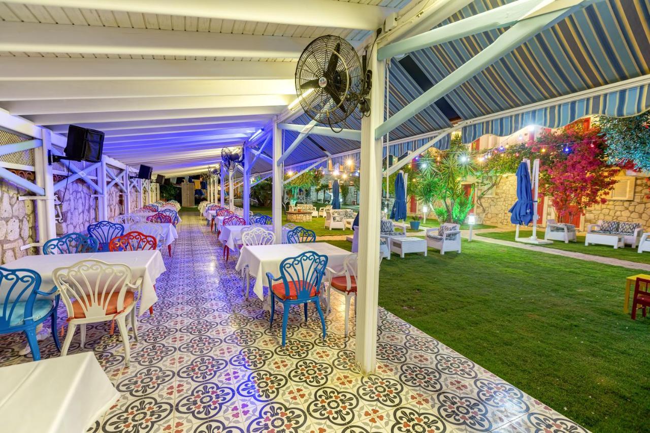 Alaroof Hotel Alacatı Bagian luar foto