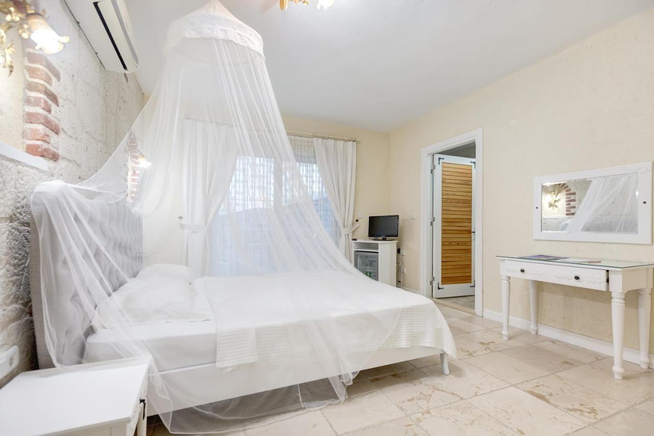 Alaroof Hotel Alacatı Bagian luar foto